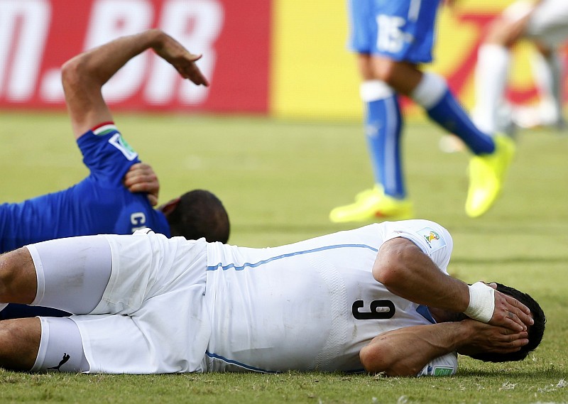 Chiellini ganhou marcas, Suárez pode ser suspenso, mas norueguês ganhou dinheiro com a mordida do uruguaio | Reuters