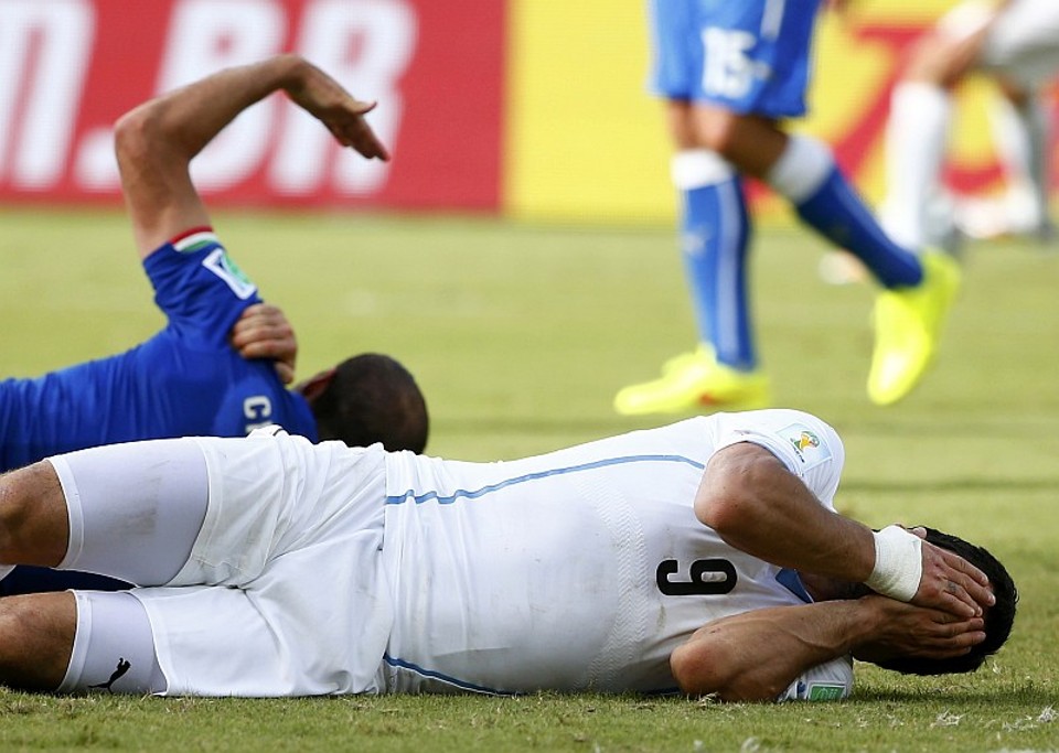 Chiellini ganhou marcas, Suárez pode ser suspenso, mas norueguês ganhou dinheiro com a mordida do uruguaio | Reuters