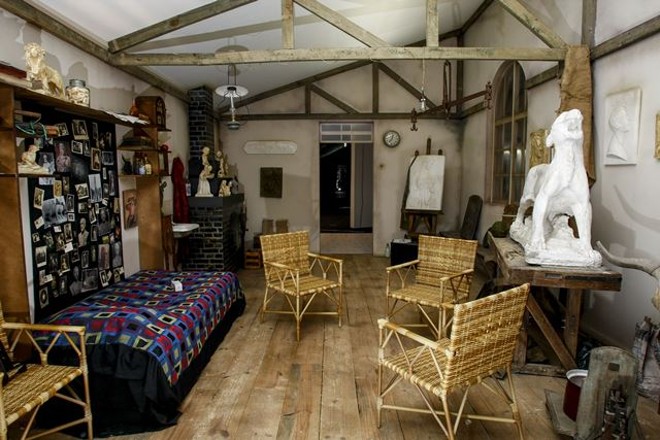 Interior do ateliê de João Turin, baseado em fotografias do acervo do escultor |