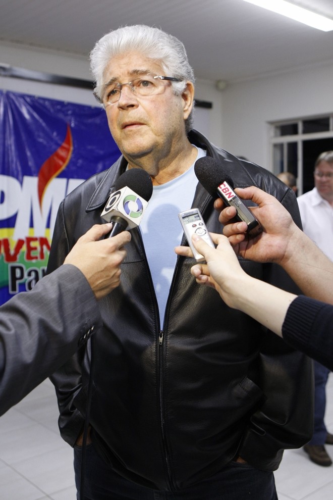 Requião: candidatura própria do senador era rejeitada pela maioria dos deputados estaduais por acharem que o PMDB deve eleger menos parlamentares sem estar coligado ao PSDB | Hugo Harada/ Gazeta do Povo