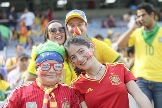 Torcida espanhola comparece à Arena da Baixada |