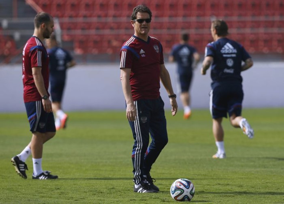 Técnico da Rússia Fabio Capello conduz treino de sua seleção para a estreia contra a Coreia do Sul | Reuters