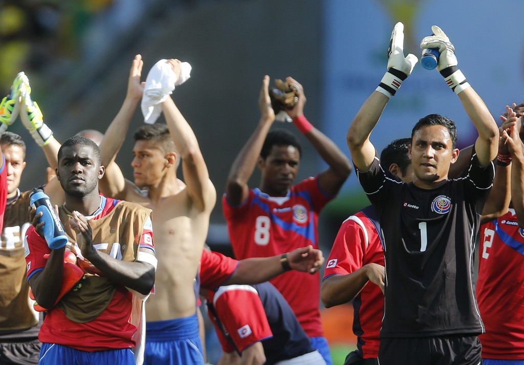 Jogadores da Costa Rica após o jogo com a Inglaterra