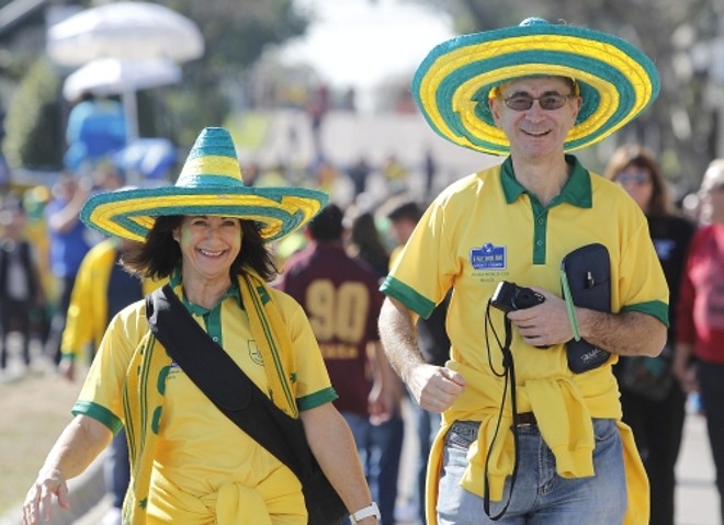 Torcedores australianos vieram caracterizados à Arena da Baixada |