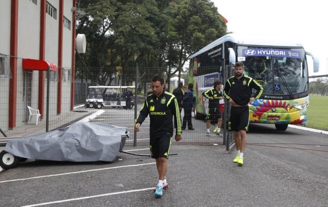 Chegada dos jogadores espanhóis para o treino aberto | 