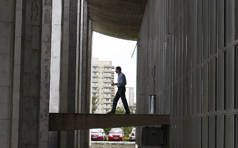 Passarela do prédio principal do TC: construção do anexo teve seis empresas concorrentes e cinco desclassificadas | Jonathan Campos/Gazeta do Povo