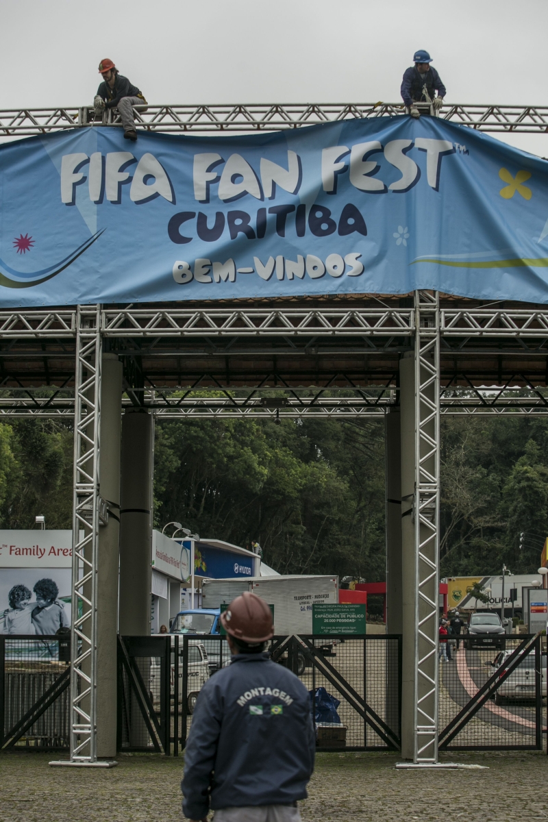 A Pedreira Paulo Leminski recebe os ajustes finais para ser utilizada pelos torcedores durante a Copa do Mundo | Marcelo Andrade/ Gazeta do Povo