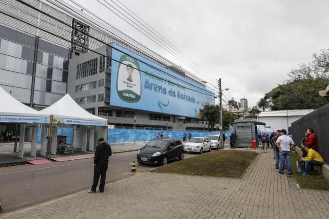 Calçada e gramado em frente à Arena estão prontos | 