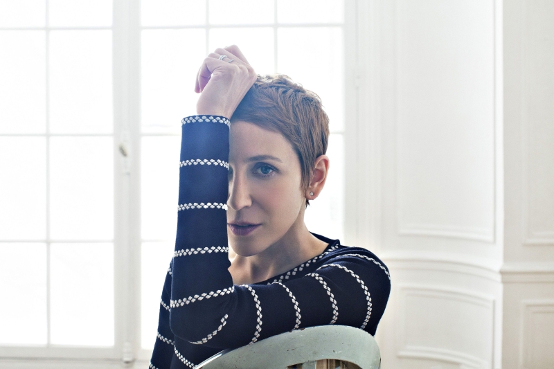 A norte-americana Stacey Kent não impõe seu estilo ao mesmo tempo suave e intenso no álbum The Changing Lights | Divulgação