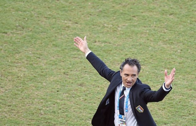 O técnico da Itália, Cesare Prandelli, diz que o planejamento da seleção não funcionou | EFE / Vassil Donev