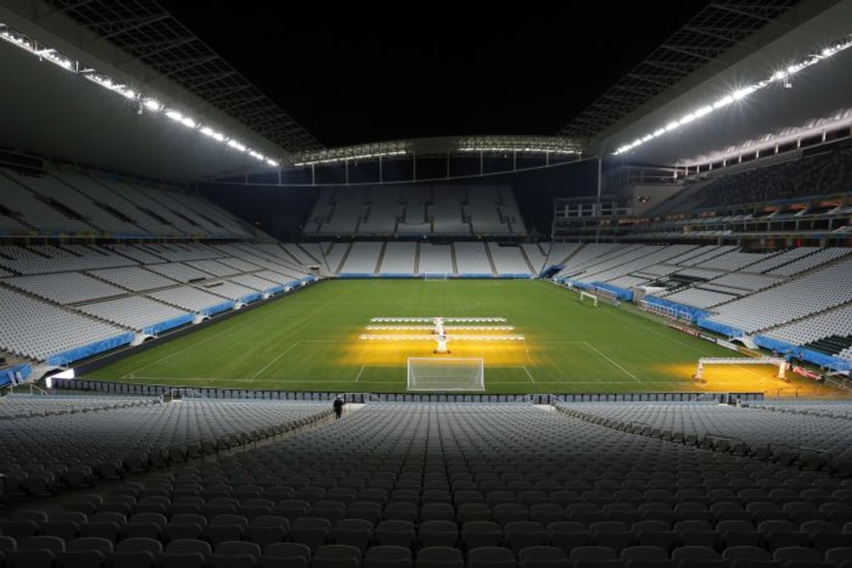Fifa explica cada jornalista ocupa o espaço que seria destinado a três torcedores no Itaquerão | Albari Rosa / Gazeta do Povo