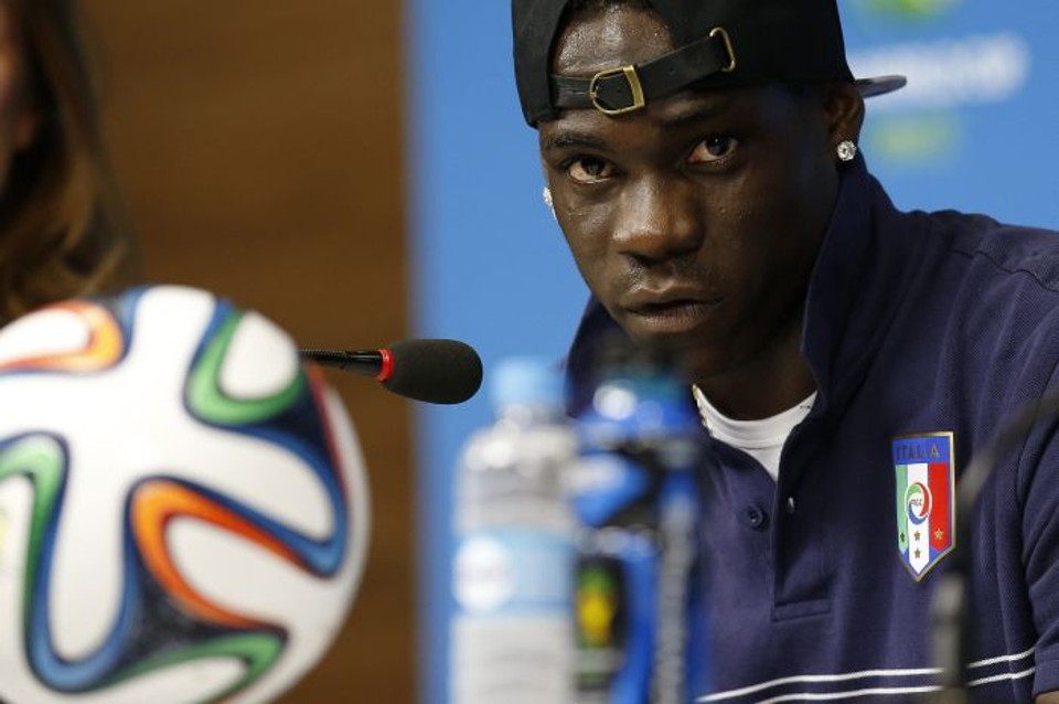 O atacante da Itália Mario Balotelli disse que não se preocupa em ser o artilheiro do Mundial | EFE / Chema Moya