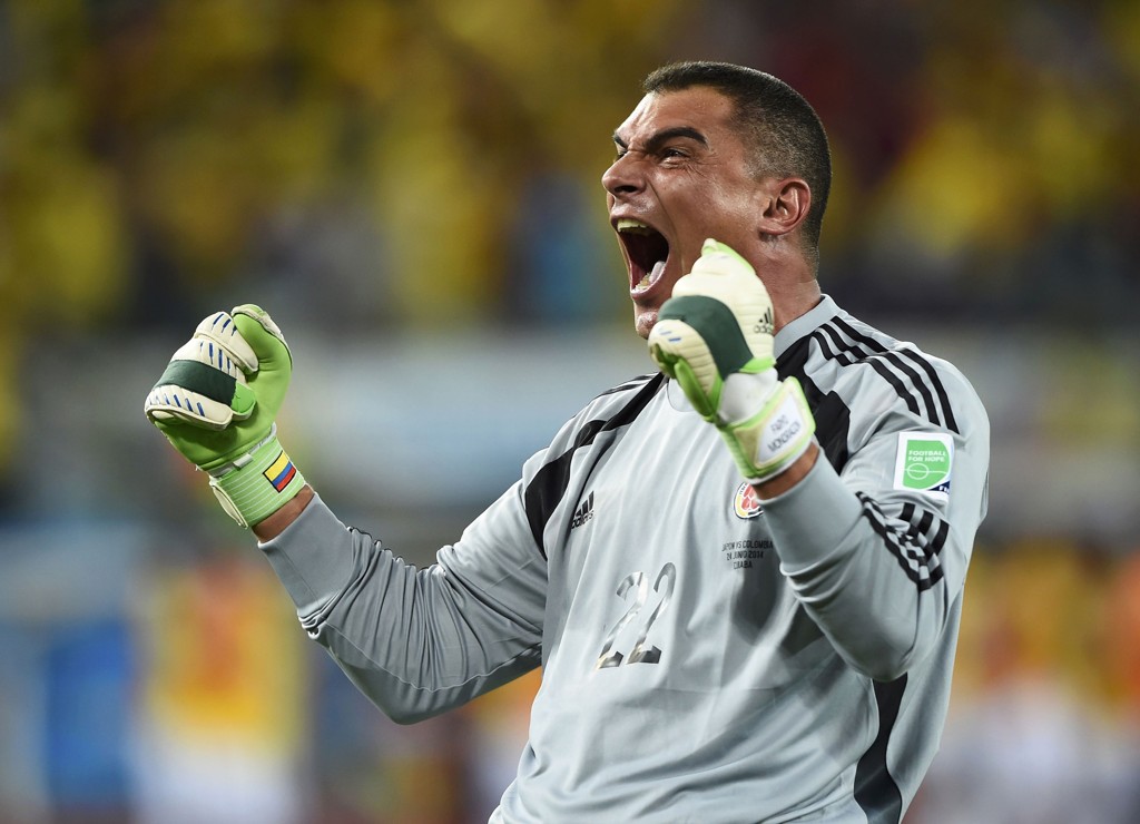 Mondragon comemora a vitória da Colômbia sobre o Japão