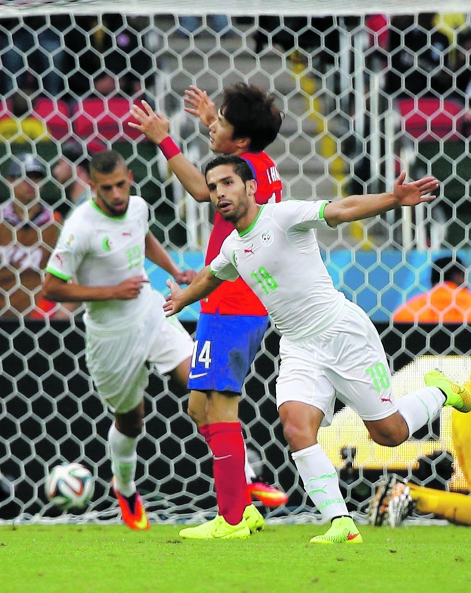 Abdelmoumene Djabou comemora o segundo gol da Argélia | Damir Sagolj/Reuters
