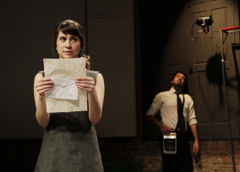 A peça "Com Amor", da cia Teatro de Breque, conta com a atriz Uyara Torriente | Alessandra Haro/Divulgação