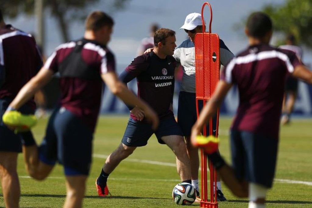 Seleção da Inglaterra treina no Rio para partida contra o Uruguai, na quinta-feira (19)