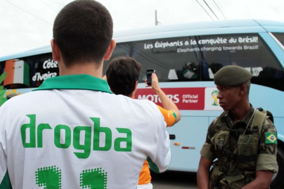 Torcedores não tiveram contato com os jogadores da Costa do Marfim | Denny Cesare / Folhapress
