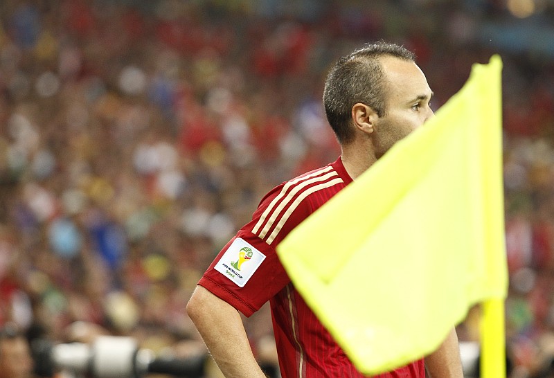 Adeus tiki-taka:A melhor geração espanhola de todos os tempos deu adeus à Copa já na segunda rodada. Após ser humilhada pela Holanda, nova derrota, desta vez para o Chile, no Maracanã. Restou aos espanhóis um amistoso de luxo contra os também já eliminados australianos na última rodada, na Arena da Baixada. | Hugo Harada / Gazeta do Povo