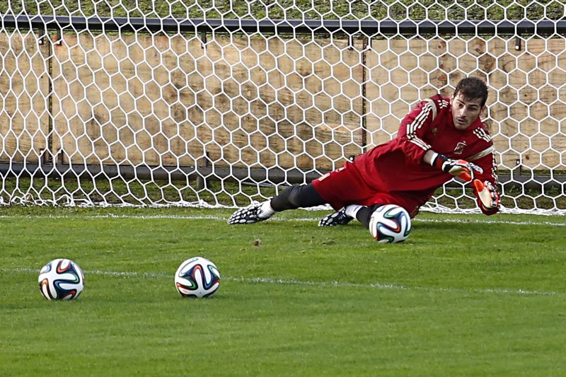 Casillas durante o primeiro treino da Espanha no CT do Caju | Felipe Rosa / Tribuna