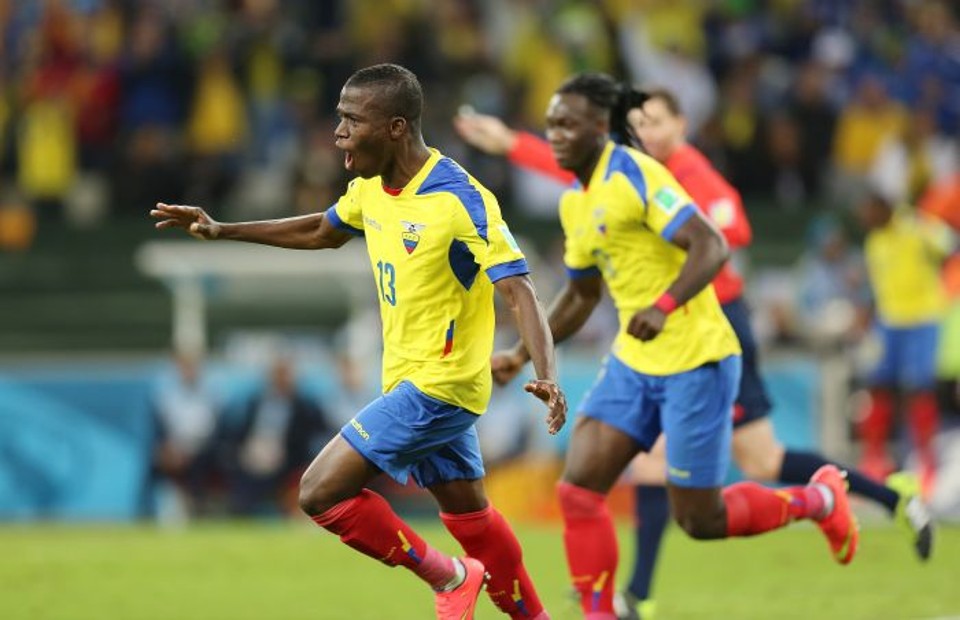 Valência comemora gol que deu a vitória ao Equador | Giuliano Gomes/Gazeta do Povo