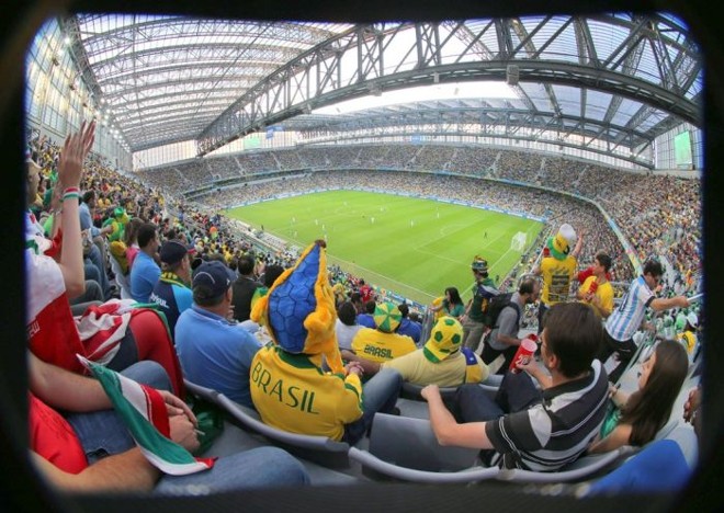 Torcida na Arena da Baixada para Irã x Nigéria |