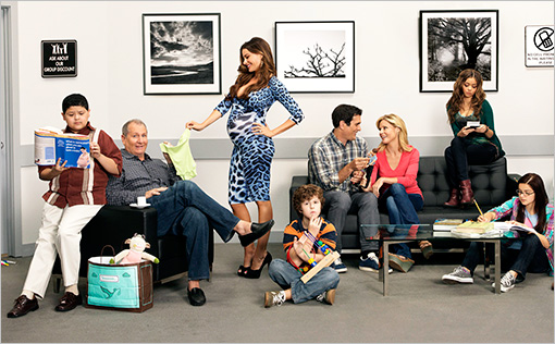 Parte do elenco de Modern Family posa para imagem de divulgação. | Divulgação