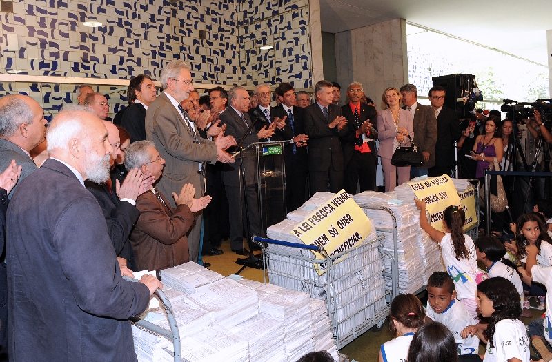 Abaixo-assinado da Ficha Limpa: mobilização popular garantiu a aprovação da lei que barra candidatos com condenações | Rodolfo Stuckert/Câmara dos Deputados