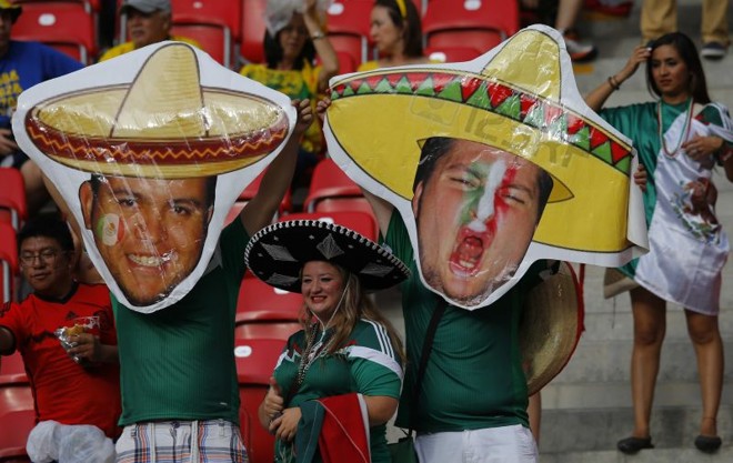Torcedores marcam presença nas arquibancadas da Arena Pernambuco para o jogo entre Croácia e México |