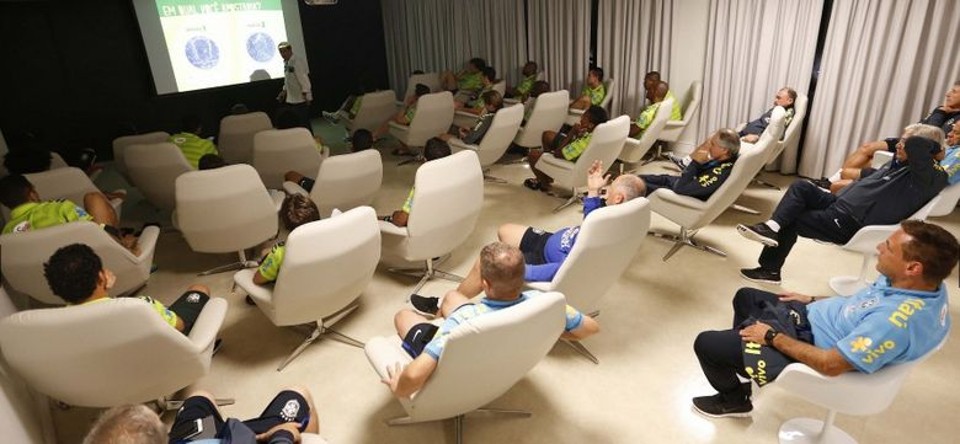 Seleção teve palestra com o empresário Carlos Alberto Júlio | Rafael Ribeiro / CBF