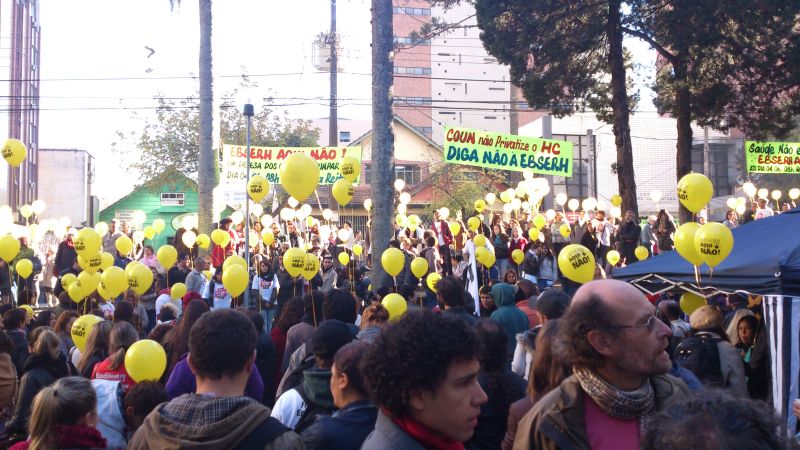 Trabalhadores do HC protestam na Reitoria | Antonio More / Gazeta do Povo