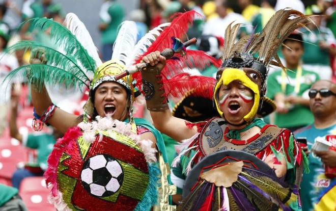 Torcedores marcam presença nas arquibancadas da Arena Pernambuco para o jogo entre Croácia e México |