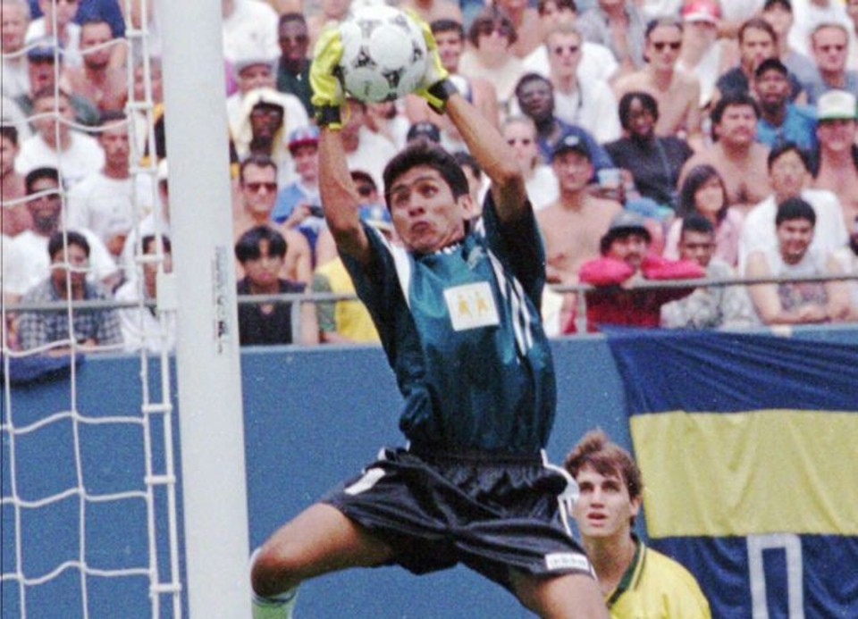 Ex-goleiro do México Jorge Campos em amistoso contra a seleção brasileira | Folhapress