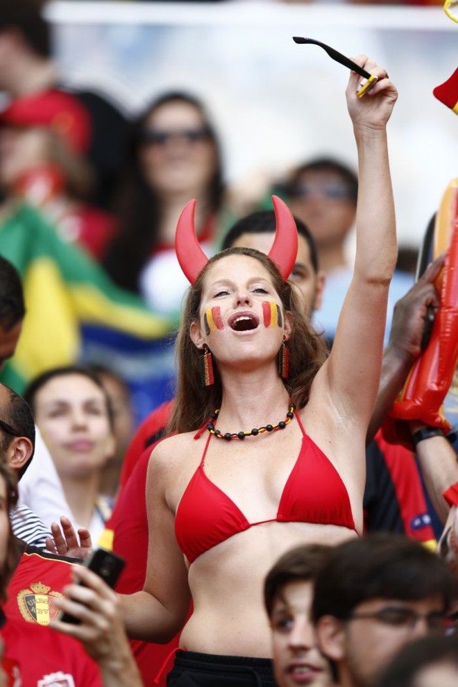 Torcedora da Bélgica no Maracanã durante o jogo com a Rússia |