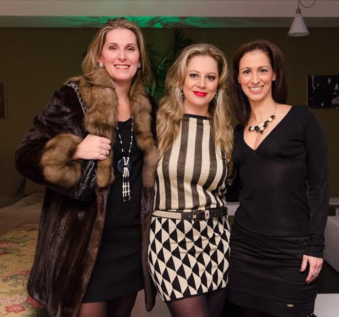 Nos salões elegantes, Maria do Rosário Amaral Antunes, Maria Ignez Simões e Fabiana Oliveira. A designer de acessórios Maria Ignez ganha close da Globo, assinando criações para personagens femininos da novela das 19 h Geração Brasil | 