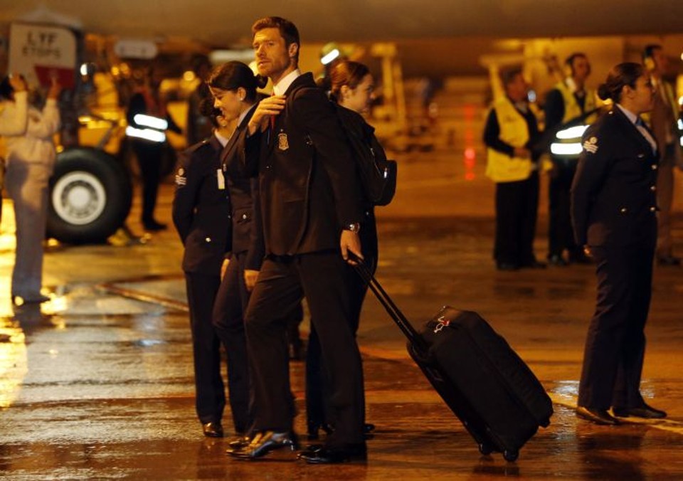 Xabi Alonso no desembarque da Espanha no Aeroporto Afonso Pena | Rodolfo Bührer / Reuters