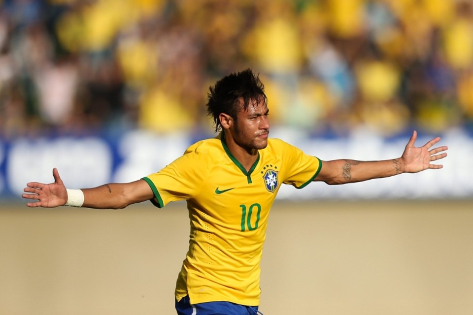 Neymar comemora o gol de falta que abriu a vitória do Brasil: cobrança perfeita | Fernando Bizerra Jr./ EFE