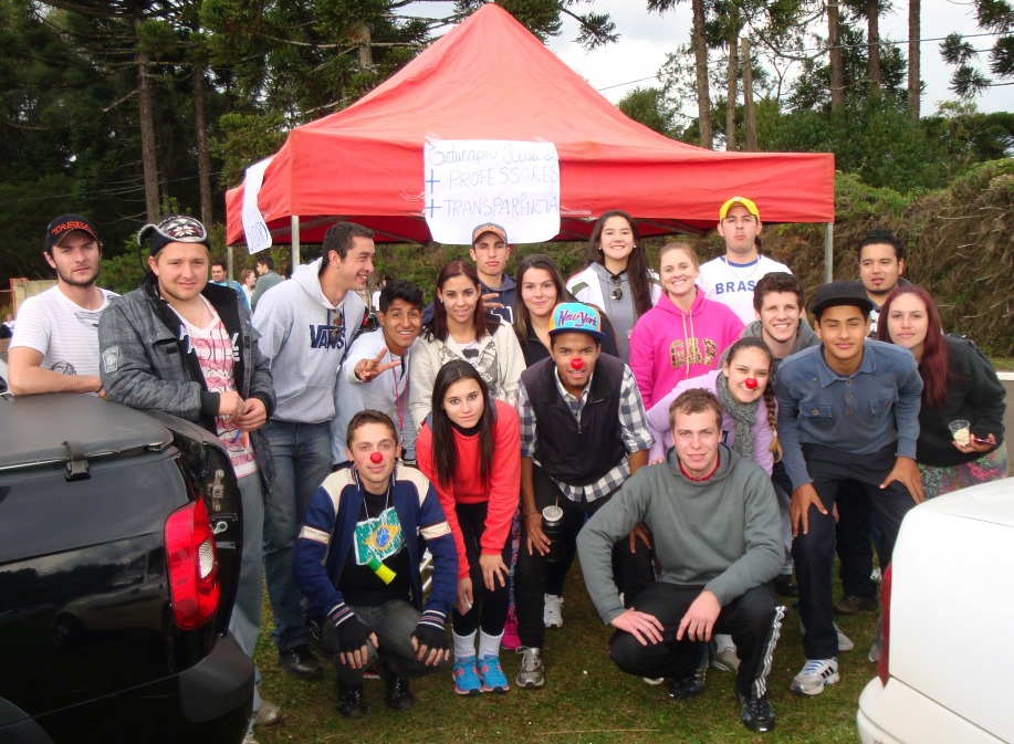 Os alunos de Educação Física estão com as aulas práticas comprometidas desde dezembro, quando o complexo esportivo do IFPR foi bastante danificado por um vendaval. | Luciano Barfknecht
