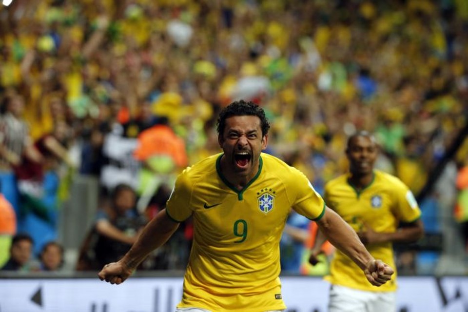 Fred comemora o terceiro gol do Brasil contra Camarões | Albari Rosa / Gazeta do Povo