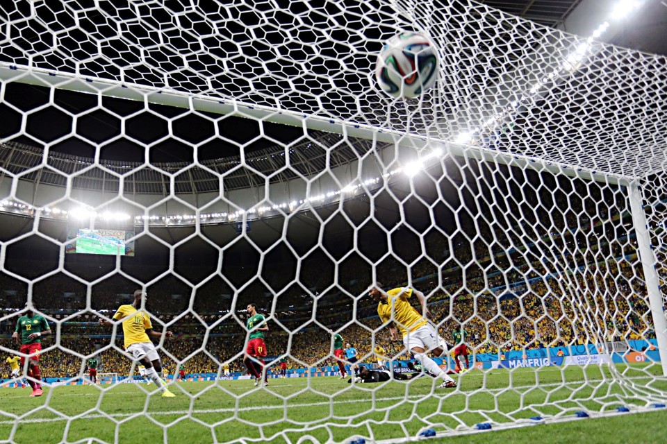 Fernandinho marca o quarto gol do Brasil na vitória sobre Camarões | Albari Rosa / Agência de Notícias Gazeta do Povo