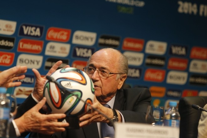 Joseph Blatter, presidente da Fifa, abusou de clichês com país do samba e do futebol para dizer que confia na Copa no Brasil |