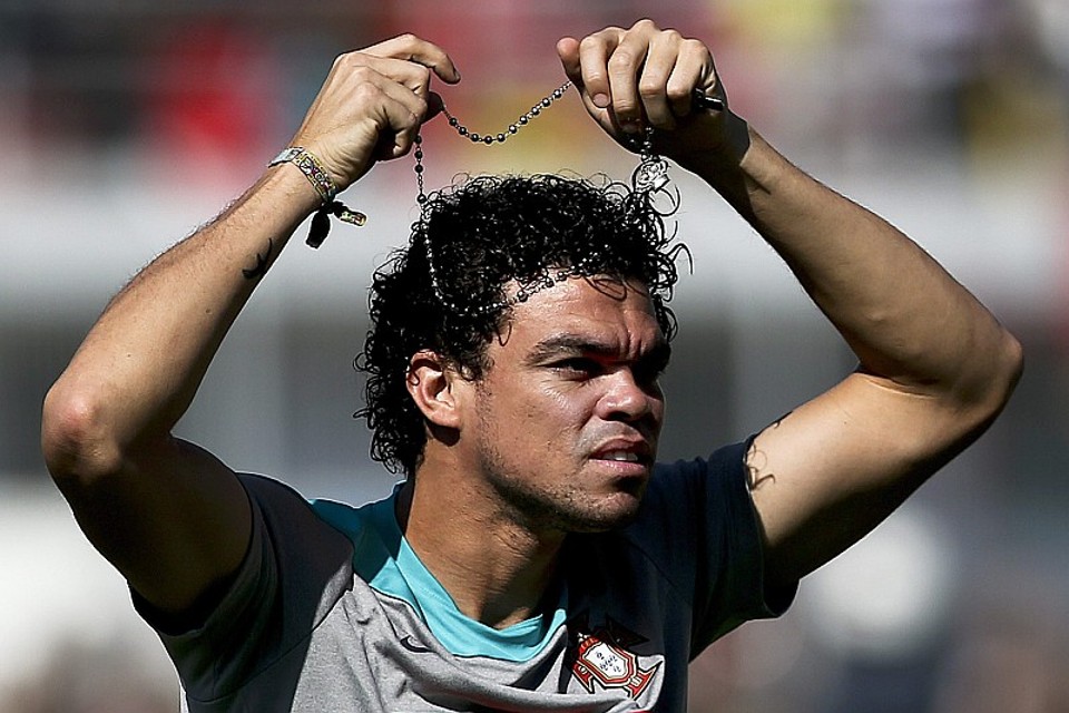 Pepe cumprirá suspensão contra os Estados Unidos, mas está liberado para enfrentar Gana | EFE
