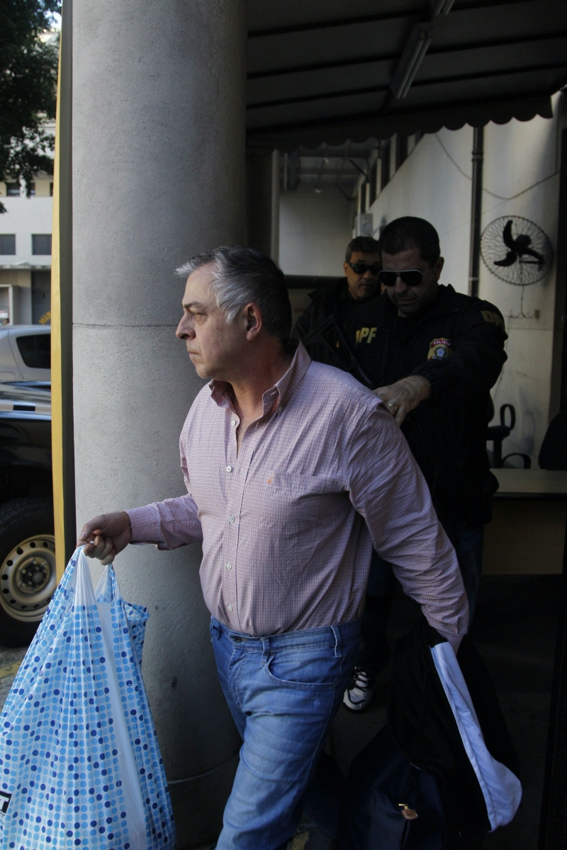 Paulo Roberto Costa foi transferido ontem do Rio de Janeiro para a Custódia da Polícia Federal no Paraná | Marcelo Carnaval/Agência Globo