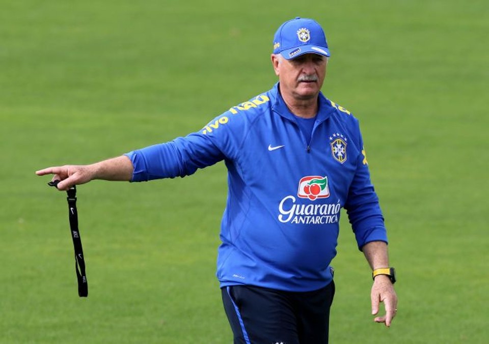 Luiz Felipe Scolari treina setor defensivo. Objetivo é corrigir falhas da estreia | EFE