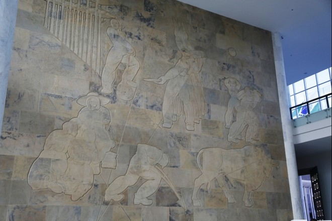 Mural de Humberto Cozzo representa os diversos ciclos econômicos e produtivos do Paraná | 