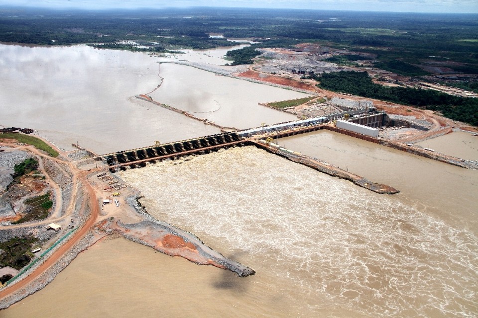 Risco Brasil freia expansão de debêntures incentivadas Construção da usina de Santo Antônio, em Rondônia, é financiada, em parte, pelas debêntures | Divulgação/Santo Antônio Energia