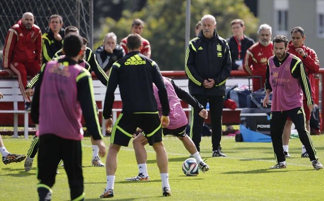 Del Bosque comanda treino espanhol do CT do Caju |
