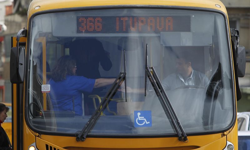 Atualmente, 158 micro-ônibus operam em Curitiba. Categoria pede fim da dupla função | Jonathan Campos/ Agência de Notícias Gazeta do Povo