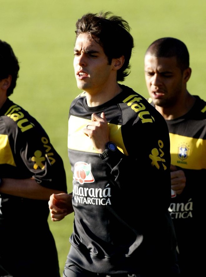 Kaká foi o caçula do penta em 2002 e titular em 2006 e em 2010, Copa em que aparece aqui se preparando no CT do Caju antes da viagem para a África do Sul |