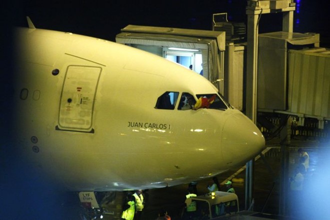 Bandeira da Espanha no avião que trouxe a delegação a Curitiba |