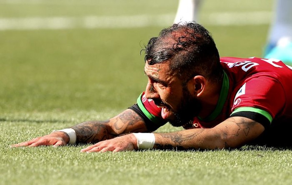 O jogador da seleção do Irã Dejagah reclama da não marcação de pênalti no jogo contra a Argentina | EFE / Ballesteros